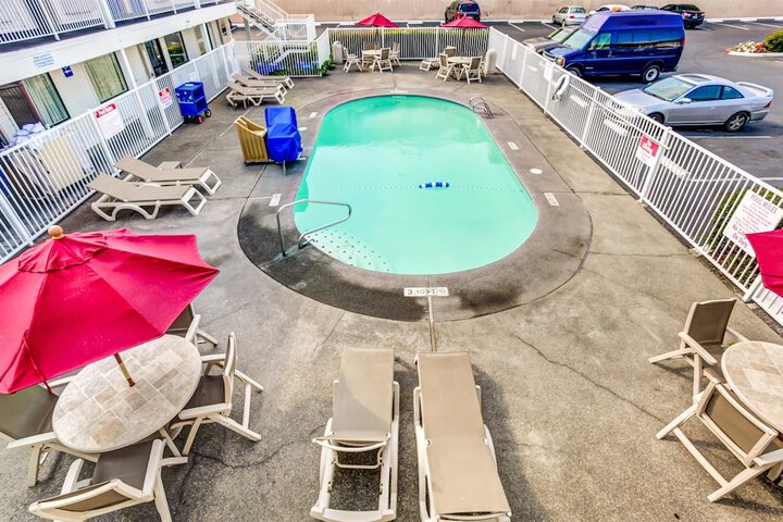 Motel 6 Medford, OR - North - thumb 1