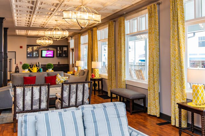 Lake View Hotel - thumb 4