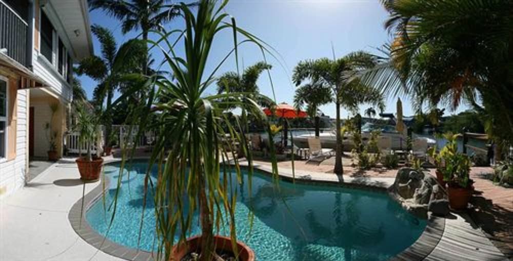 Manatee Bay Inn - thumb 4