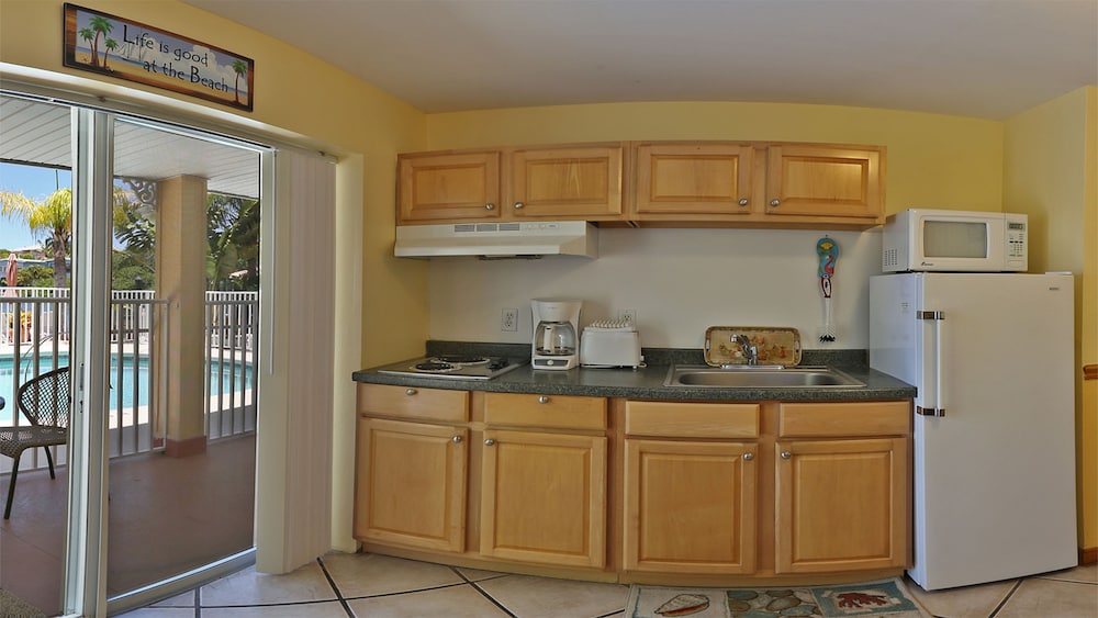 Manatee Bay Inn - thumb 6