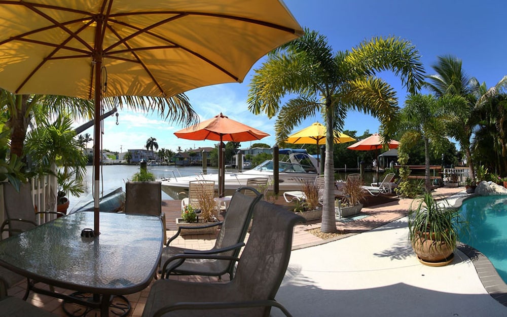 Manatee Bay Inn - thumb 2