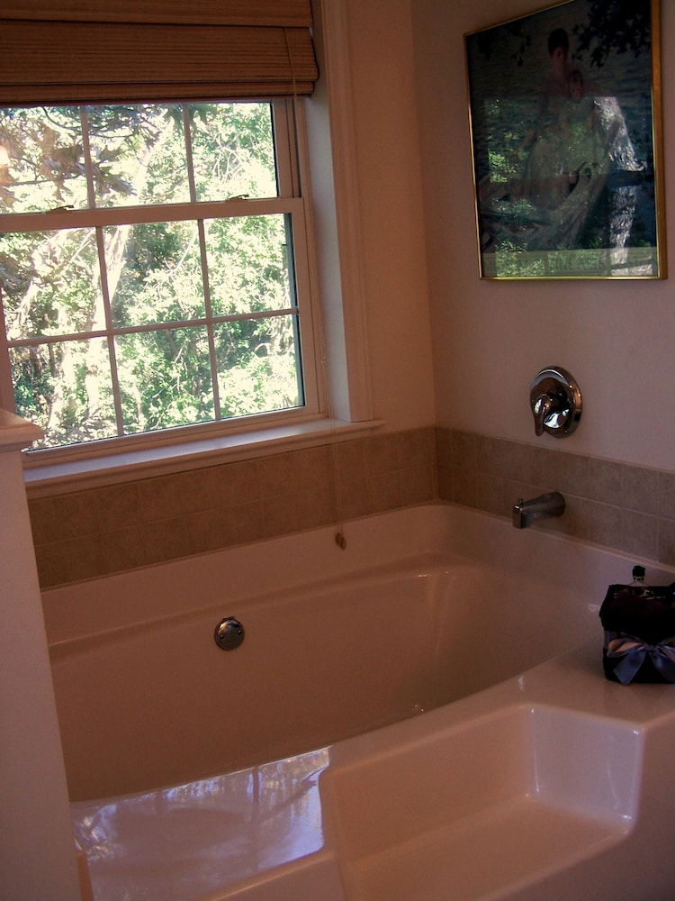 The Baywood Bed & Breakfast - thumb 3