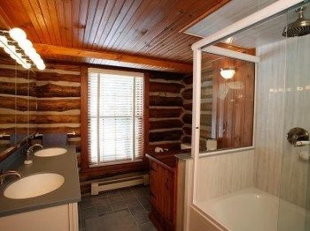 Chalet Of Canandaigua - thumb 2