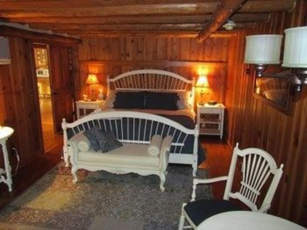 Chalet Of Canandaigua - thumb 3