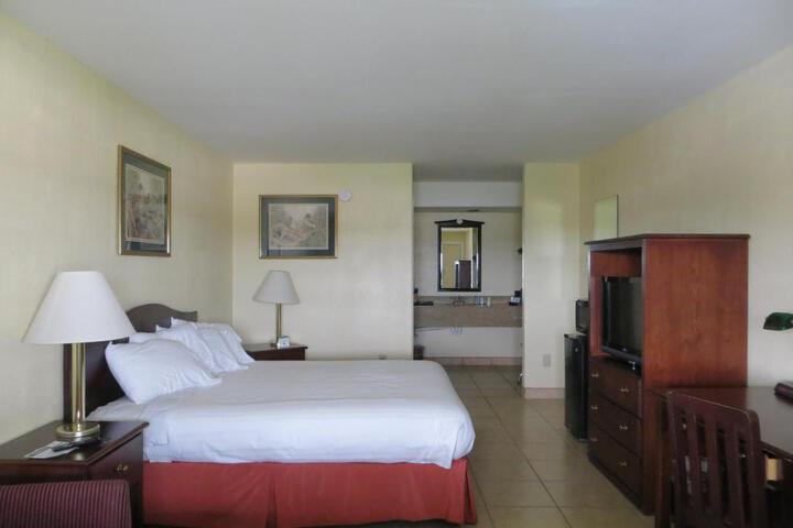 Flagship Inn - thumb 7