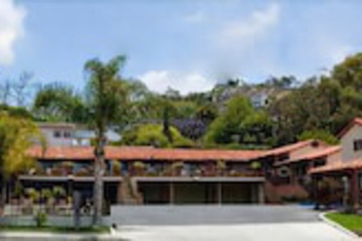 Woods Cove Inn - thumb 1