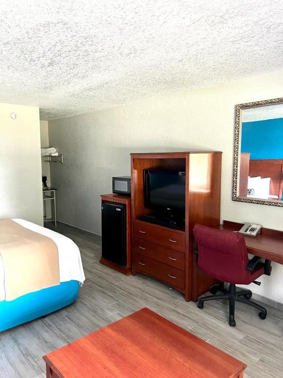 Royale Inn - thumb 1