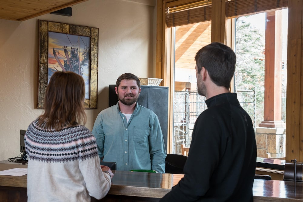 Bear Creek Lodge - thumb 6