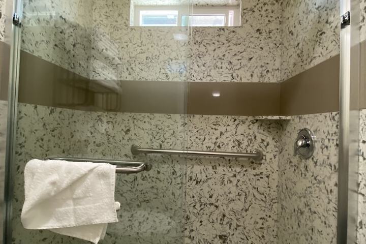 Beachwalker Inn And Suites - thumb 4