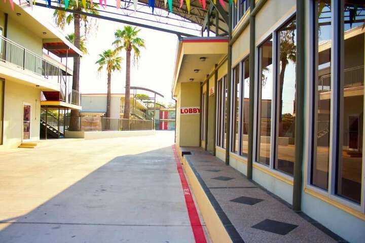 Whispering Palms Inn - thumb 3