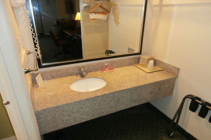 Econo Lodge - thumb 6