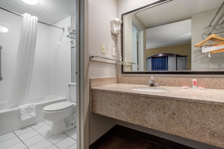 Econo Lodge - thumb 7