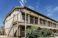 Econo Lodge University