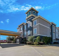 La Quinta Inn  Suites by Wyndham Marshall - USA Accommodation