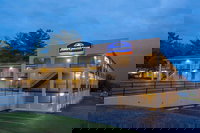 Howard Johnson by Wyndham College Park