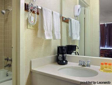 Days Inn Calhoun - thumb 1