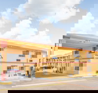 Days Inn  Suites by Wyndham Marshall - USA Accommodation