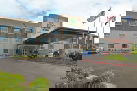 Holiday Inn Express  Suites Omaha - 120th and Maple an IHG Hotel