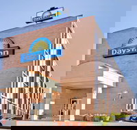 817 Hotel Days Inn by Wyndham ATT Stadium/Texas Live - Tourism Bookings