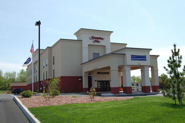 Hampton Inn Geneseo - thumb 4