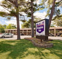 Knights Inn Traverse City - Students Accommodation