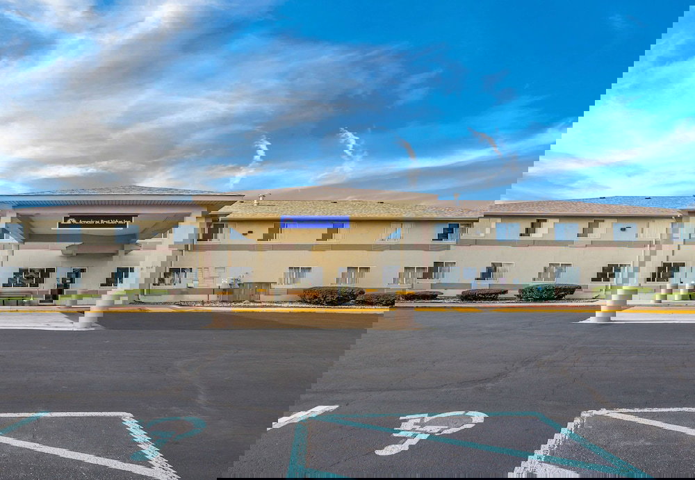 Americas Best Value Inn Charlotte, MI - thumb 1