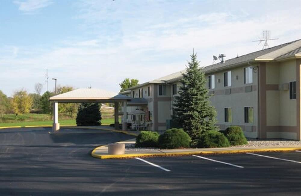 Americas Best Value Inn Charlotte, MI - thumb 2