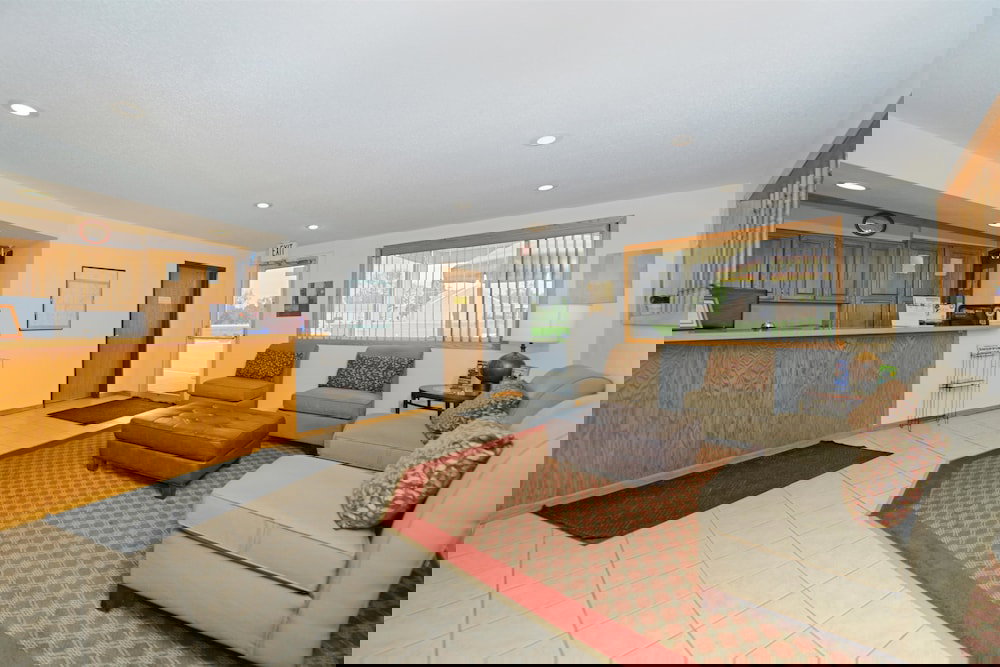 Americas Best Value Inn Charlotte, MI - thumb 6