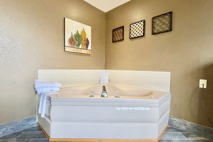 Quincy Inn And Suites - thumb 7