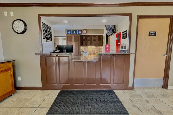 Quincy Inn And Suites - thumb 2