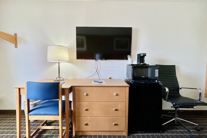 Quincy Inn And Suites - thumb 5