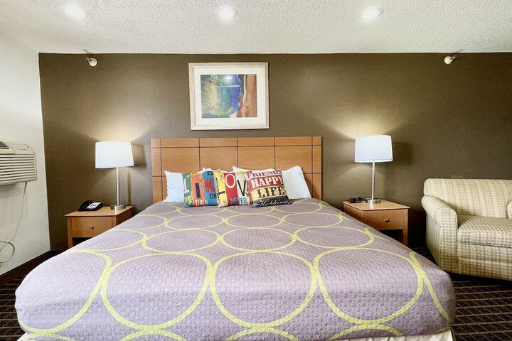 Quincy Inn And Suites - thumb 4