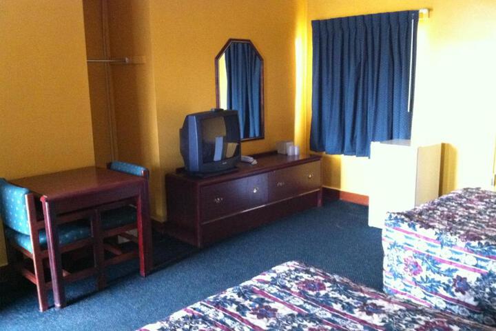 Royal Inn Albertville - thumb 6