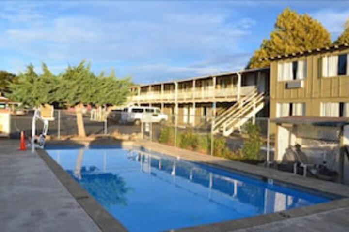 Lamplighter Motel - thumb 3