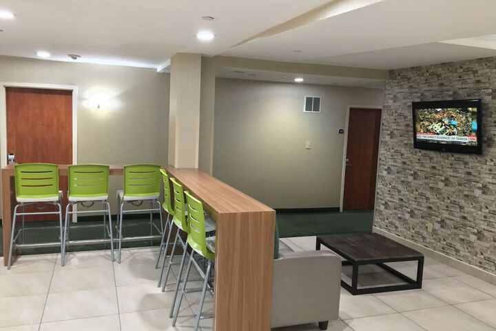 Corona Hotel - thumb 3