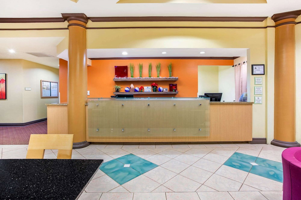 La Quinta Inn & Suites By Wyndham Raleigh Cary - thumb 5