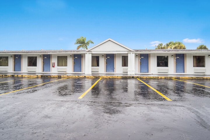 Motel 6 North Fort Myers Fl #8737 - thumb 1