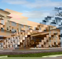 Hampton Inn  Suites Williston ND - Tourism Bookings