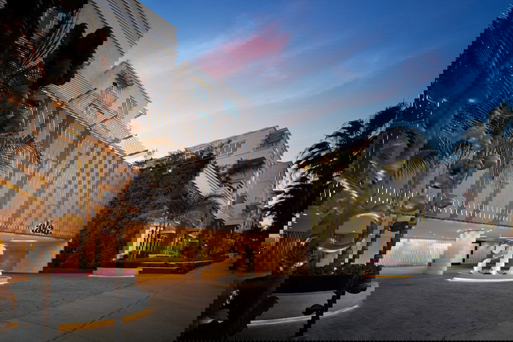 AKA Beverly Hills - thumb 1