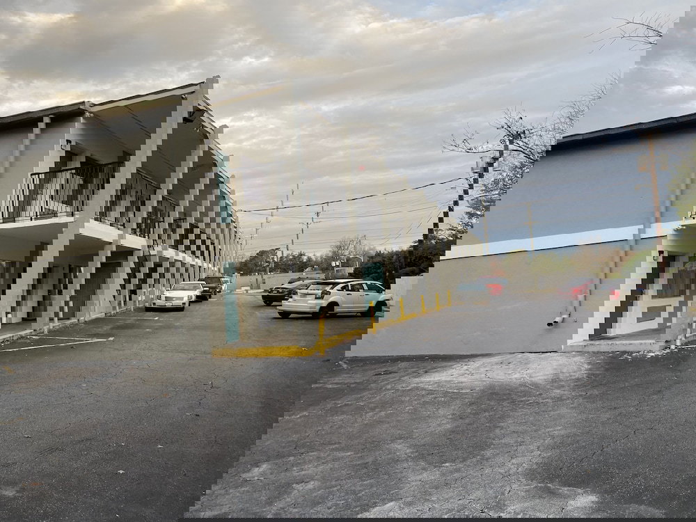 Red Carpet Inn & Suites - thumb 2