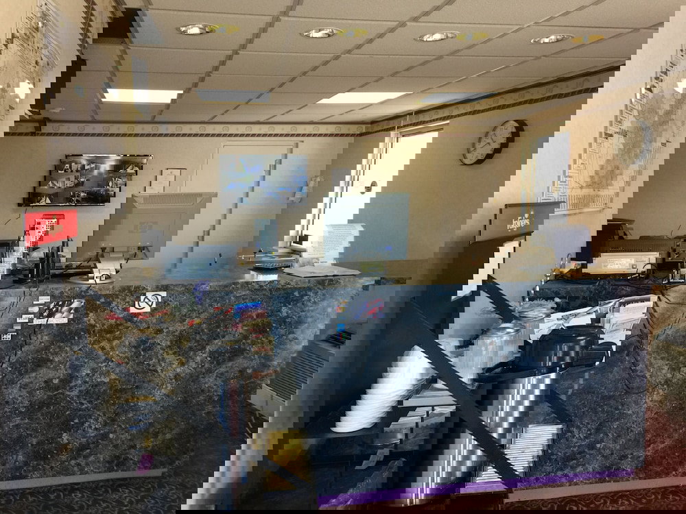 Red Carpet Inn & Suites - thumb 4