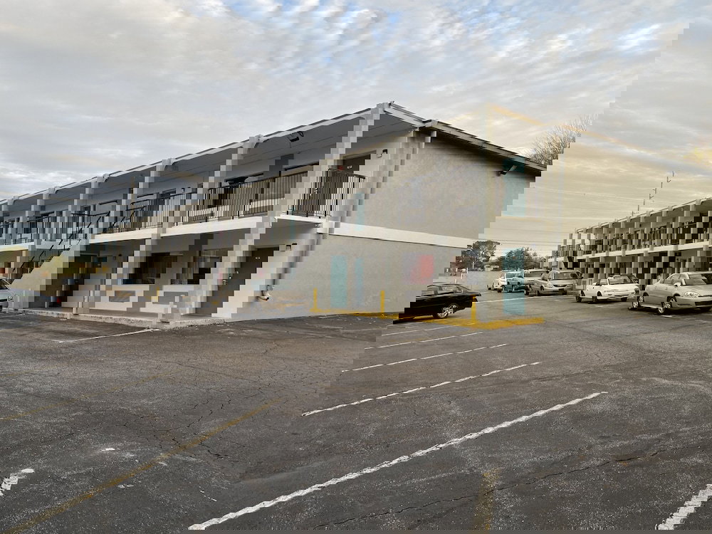 Red Carpet Inn & Suites - thumb 1