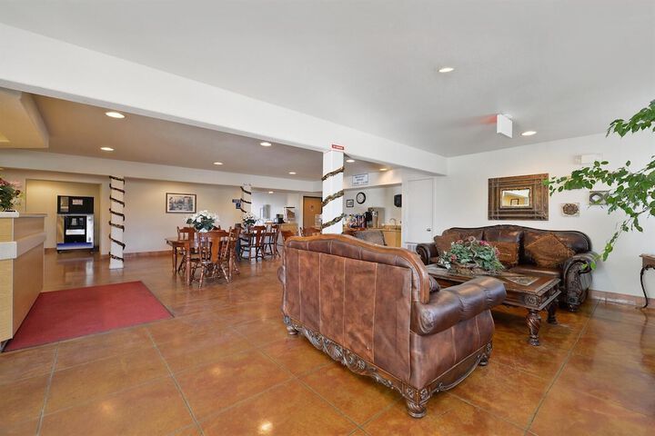 Americas Best Value Inn & Suites Ada - thumb 2