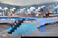 Holiday Inn Express Farmington - Bloomfield an IHG Hotel