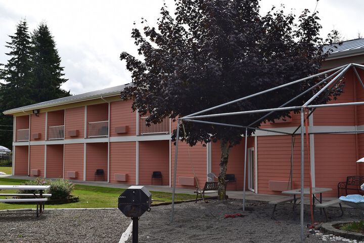 The Dew Drop Inn Motel - thumb 2