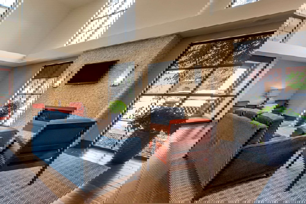 Comfort Suites Airport - University - thumb 6