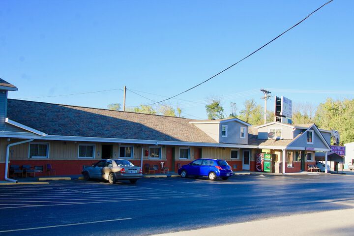 Campbell's Motel - thumb 7