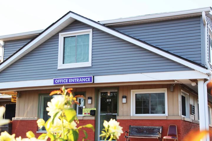 Campbell's Motel - thumb 1