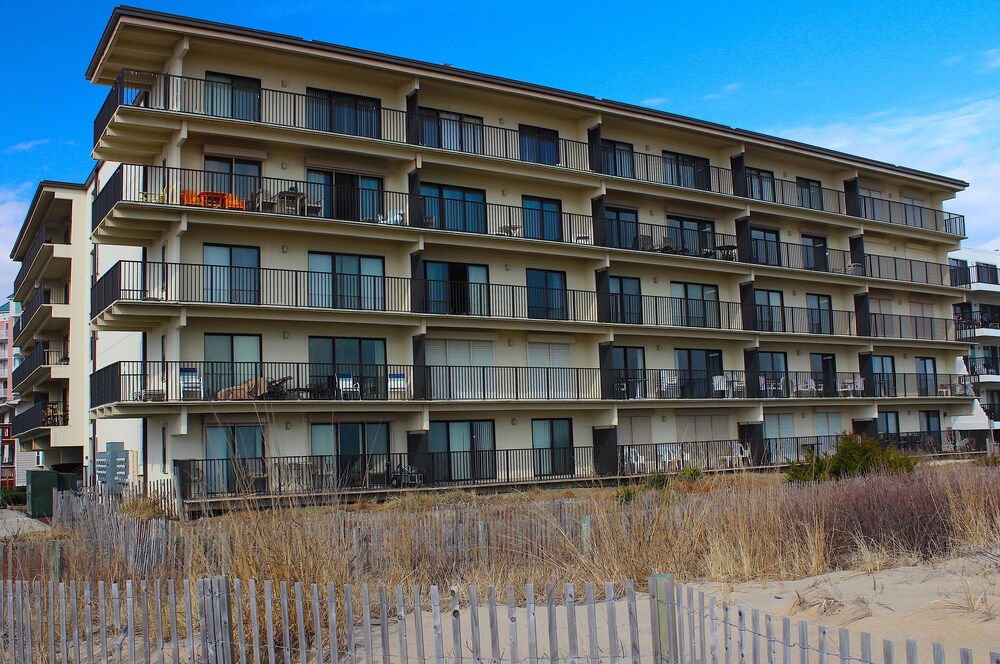 Sandy Square Resort By Kees Vacations