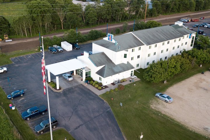 Motel 6 Menomonie, WI - thumb 1